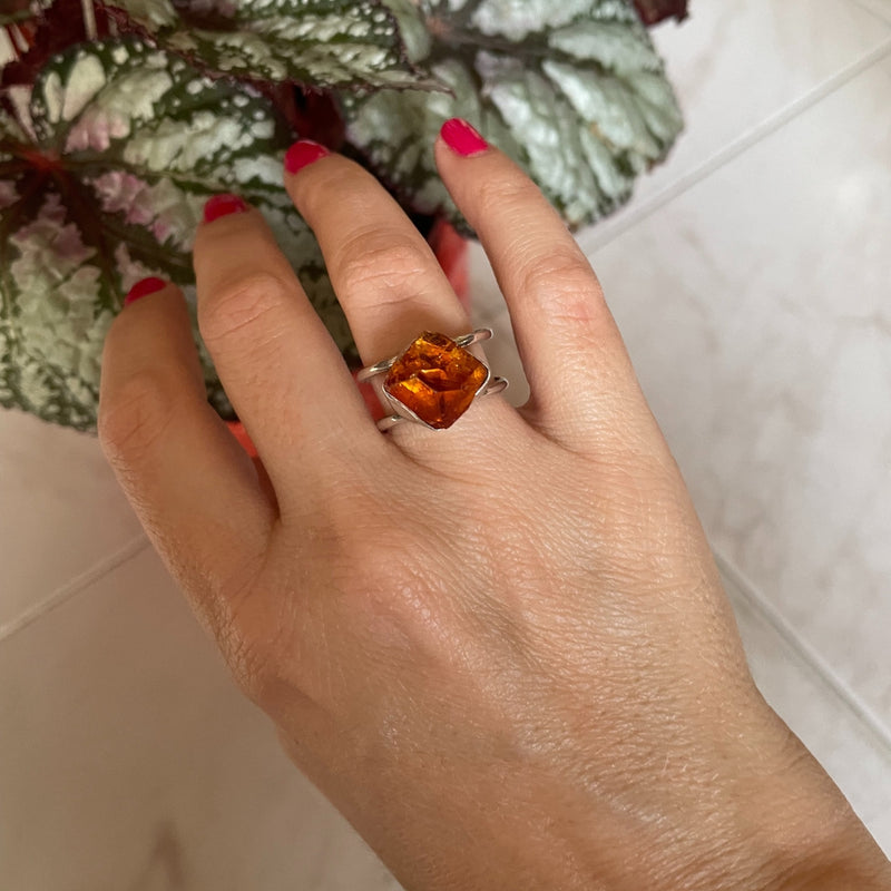 Anillo de Citrino bruto intenso